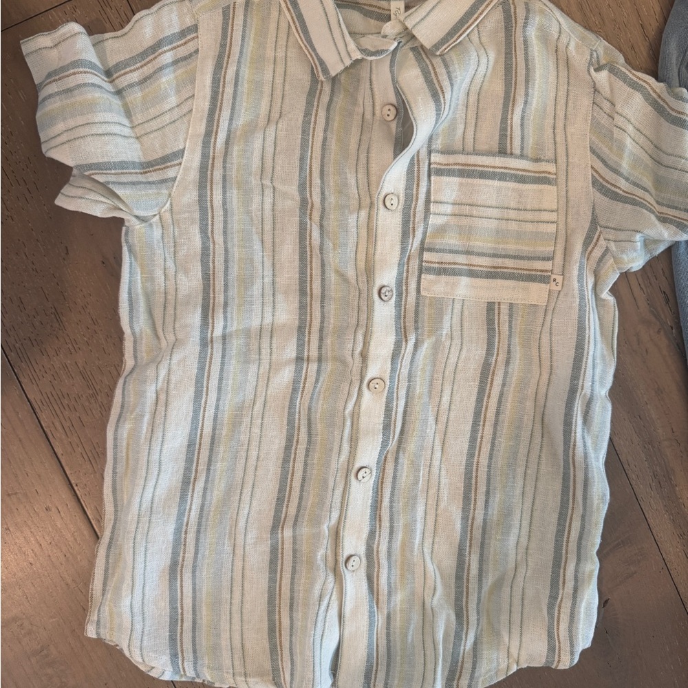 Rylee + Cru Short-Sleeve Striped Button-Down in Light Blue, Cream, Tan